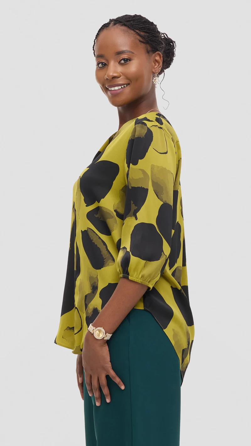 Vivo Dua 3/4 Sleeved V-Neck Shirt in Satin - Olive / Black Arisi Print