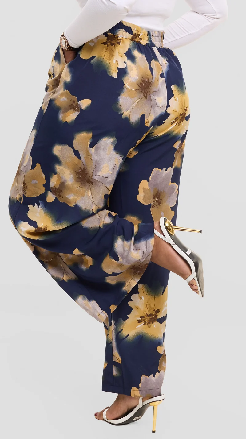 Vivo Maisha Straight Leg Pants in Crepe - Navy / Brown Print