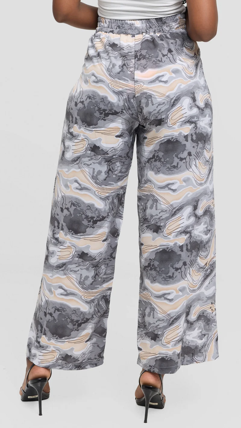 Vivo Maisha Straight Leg Pants in Crepe - Grey / Tan Print