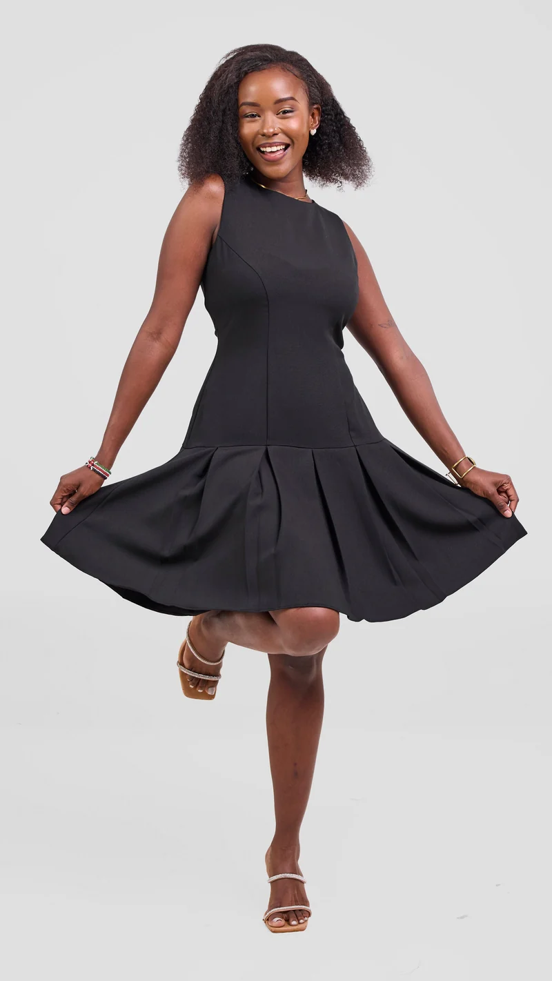 Vivo Niari Pleated Dress in Crepe - Black