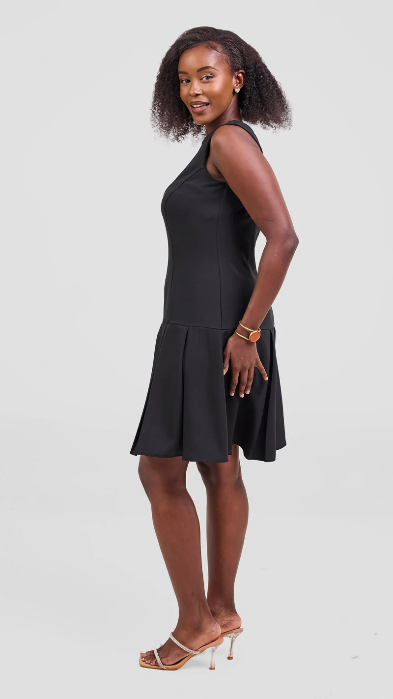 Vivo Niari Pleated Dress in Crepe - Black