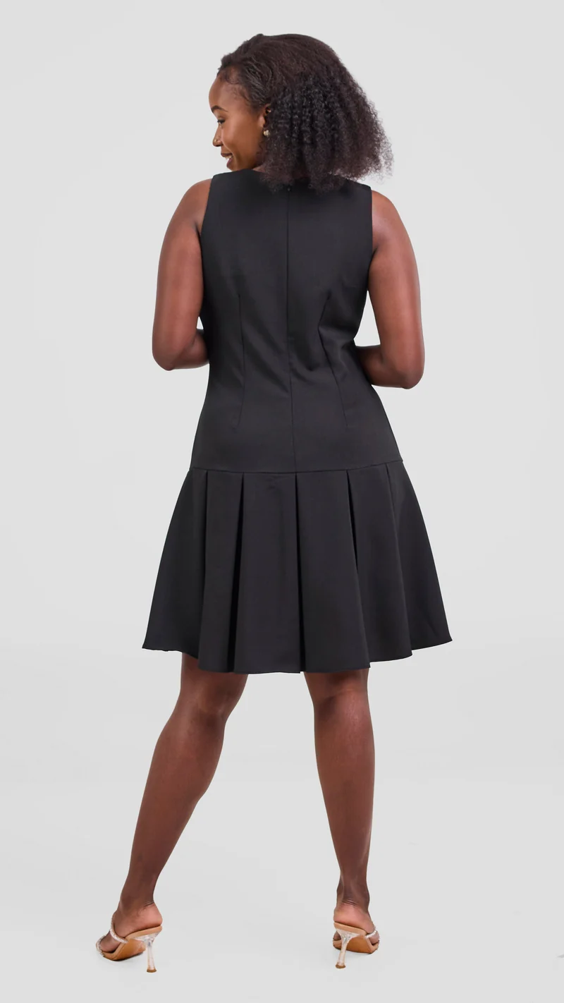 Vivo Niari Pleated Dress in Crepe - Black