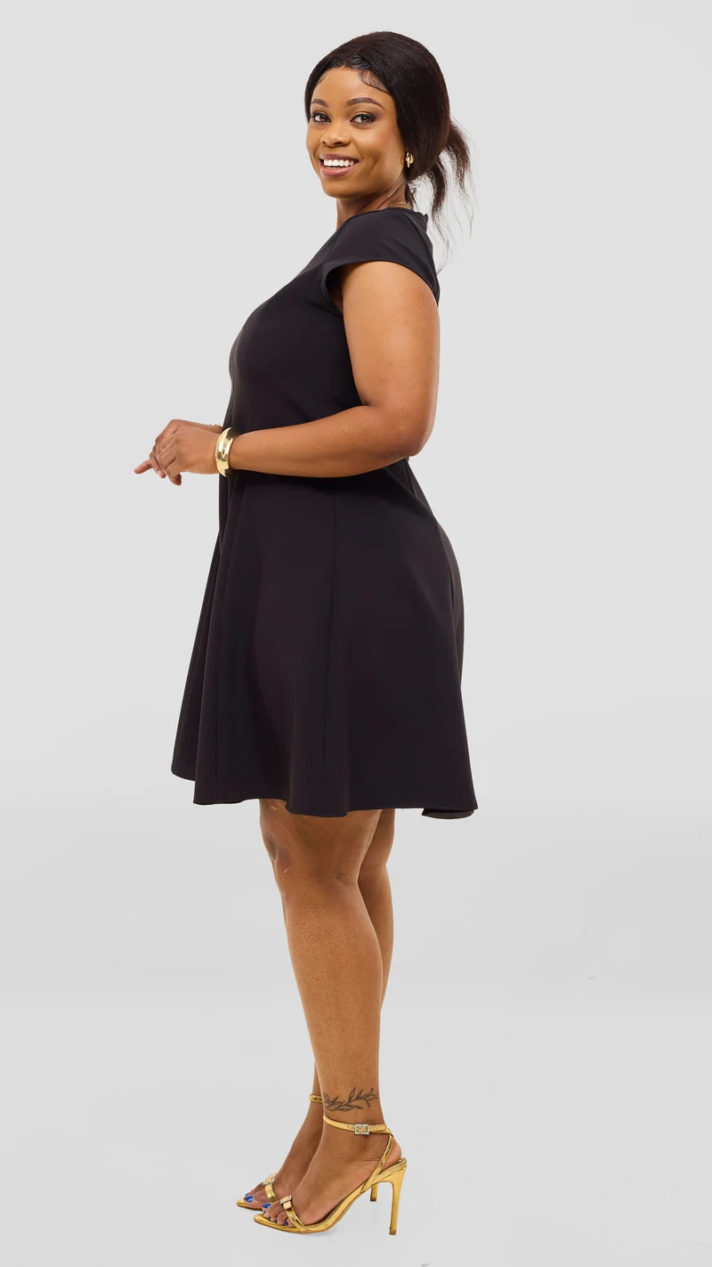 Vivo Zelda Panelled Dress In Crepe - Black