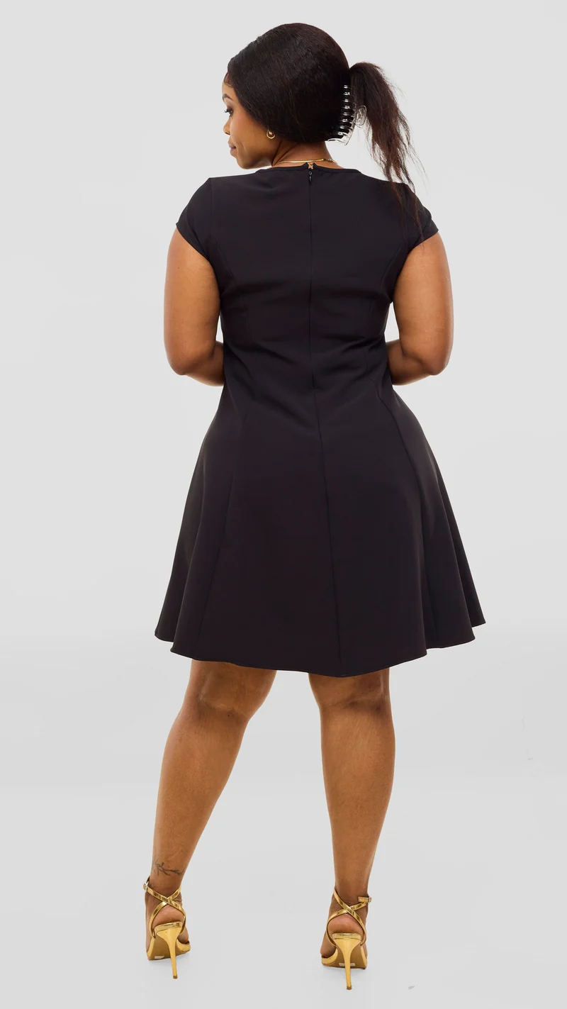 Vivo Zelda Panelled Dress In Crepe - Black