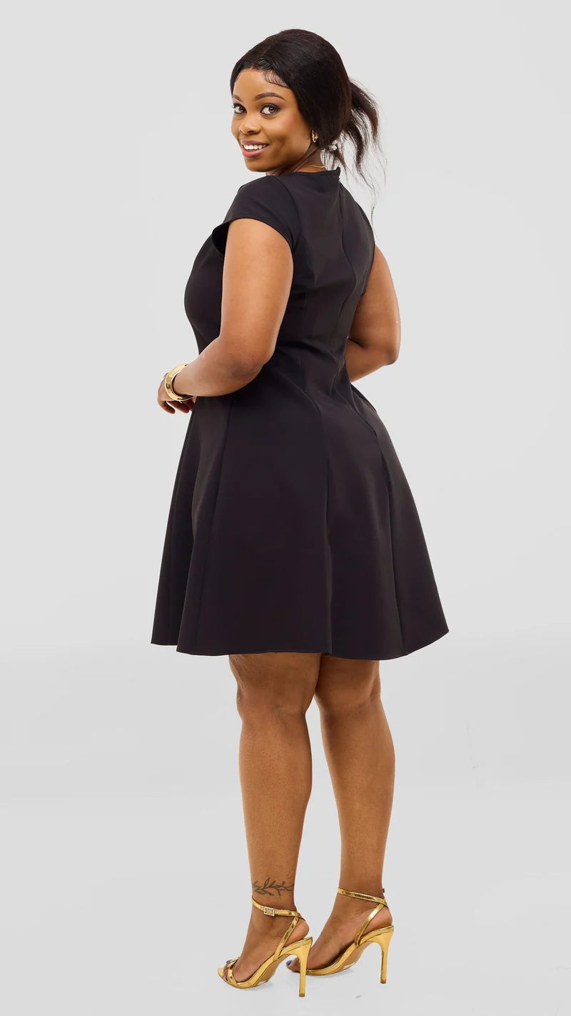 Vivo Zelda Panelled Dress In Crepe - Black