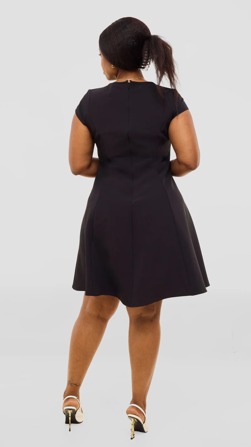 Vivo Zelda Panelled Dress In Crepe - Black