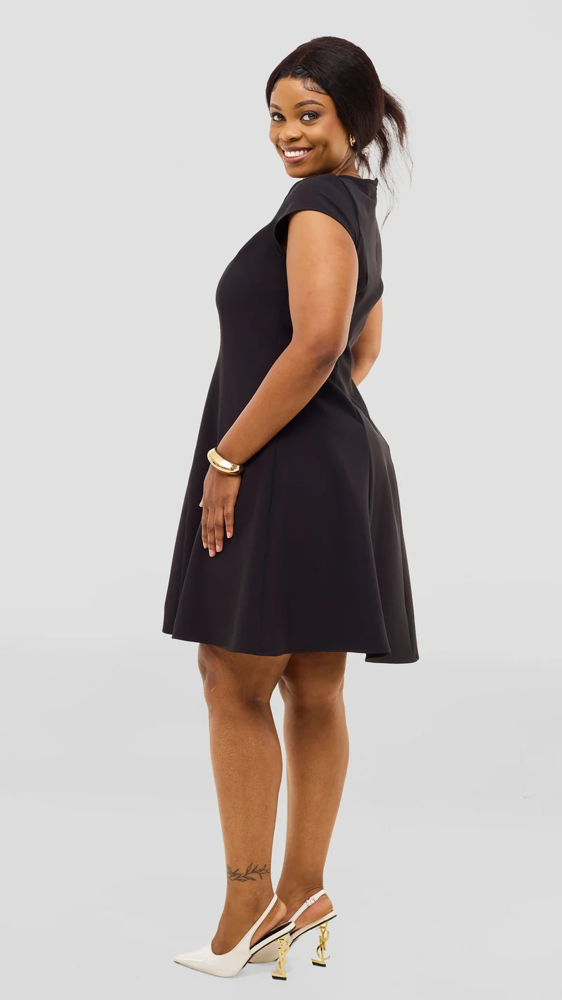 Vivo Zelda Panelled Dress In Crepe - Black