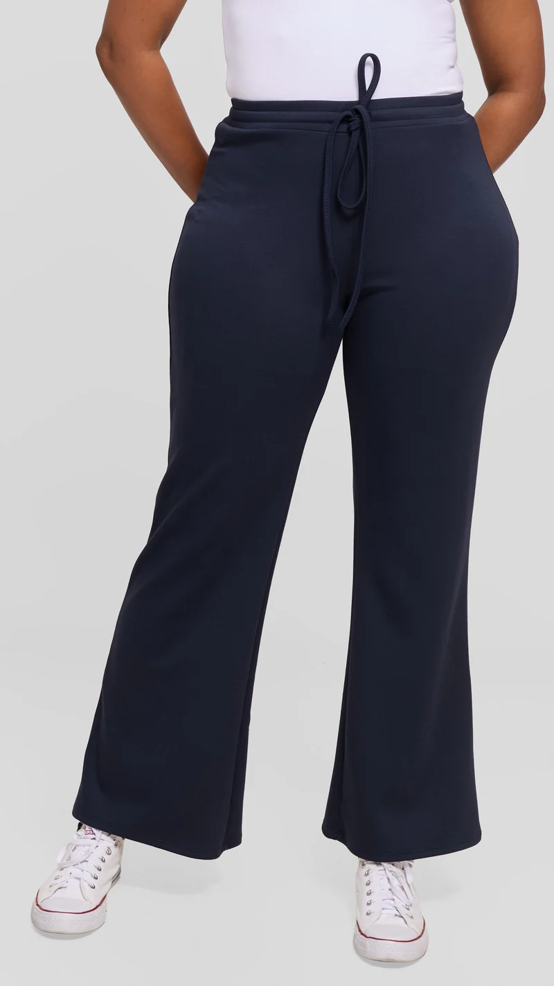 Vivo Straight Pants in Scuba - Navy