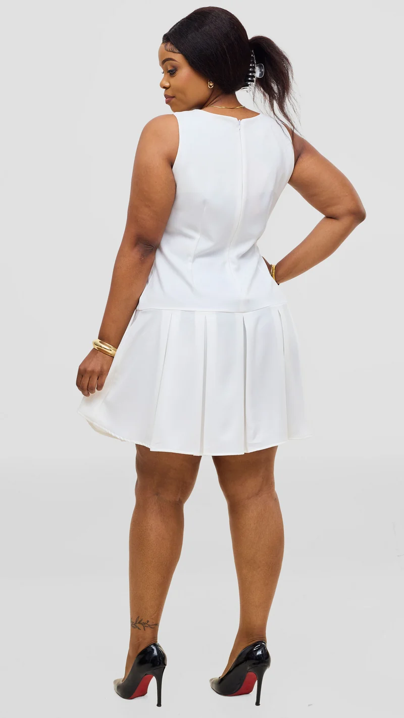Vivo Niari Pleated Dress In Crepe - Off White