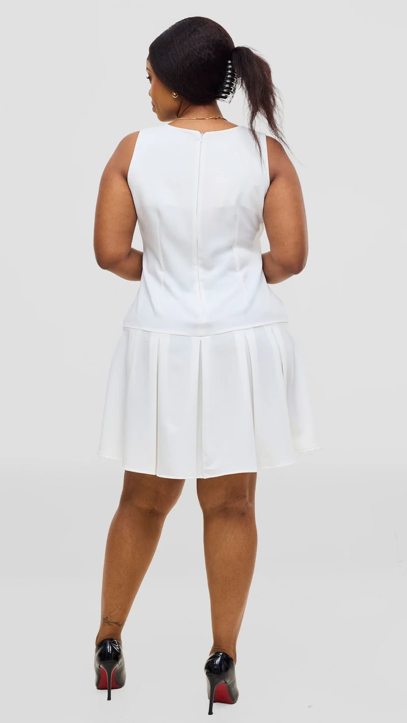 Vivo Niari Pleated Dress In Crepe - Off White