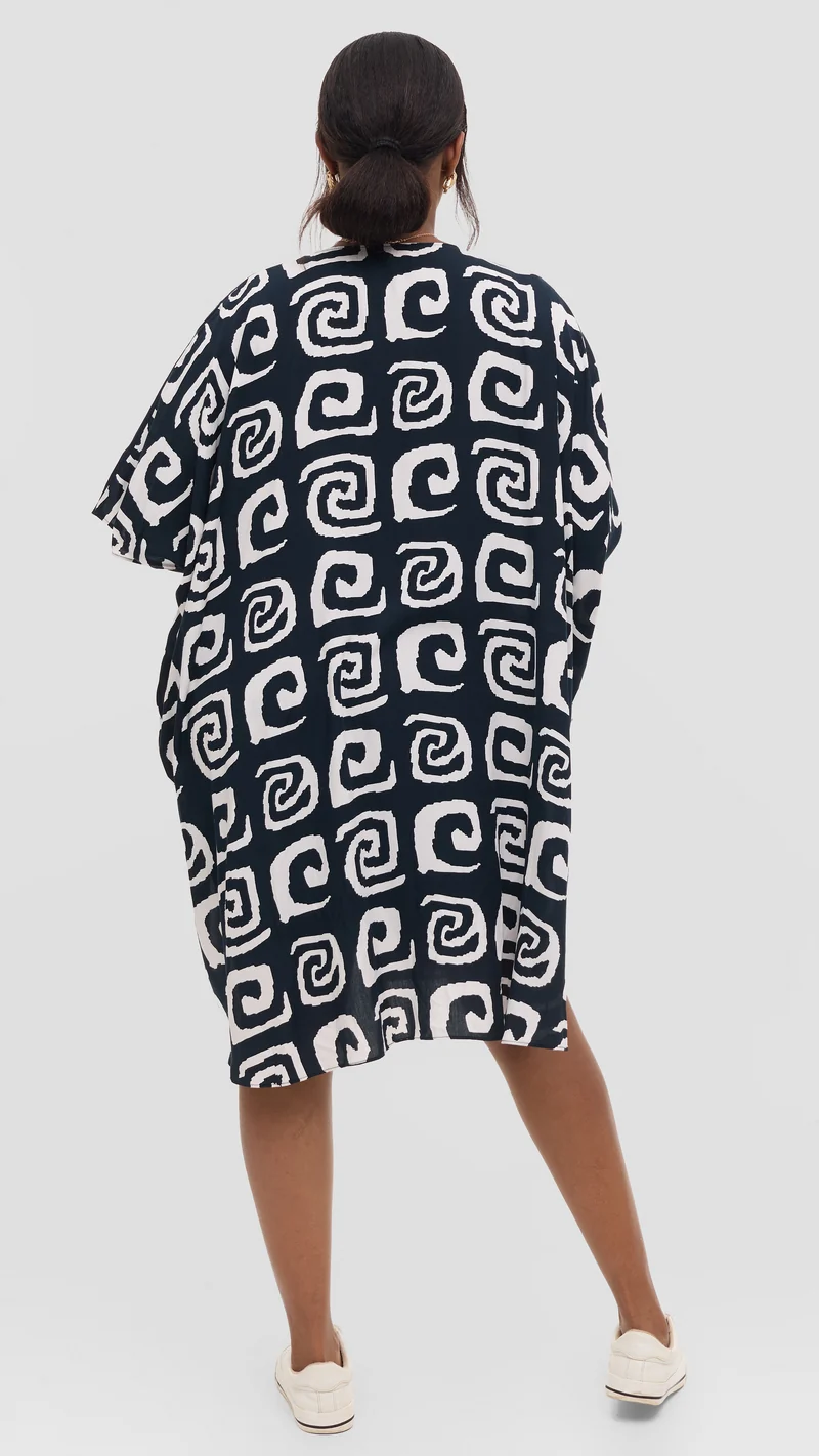 Vivo Samira Wide Kimono in Rayon - Black / White Spiral Print