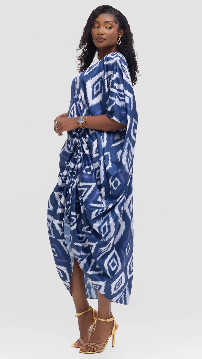 Vivo Liora Side Drawstring Kaftan Dress in Satin - Navy / Off White Print