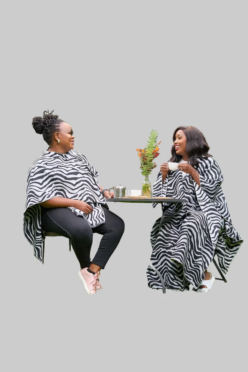 Kakiba Collections Terry Reversible Short Poncho - Black & White