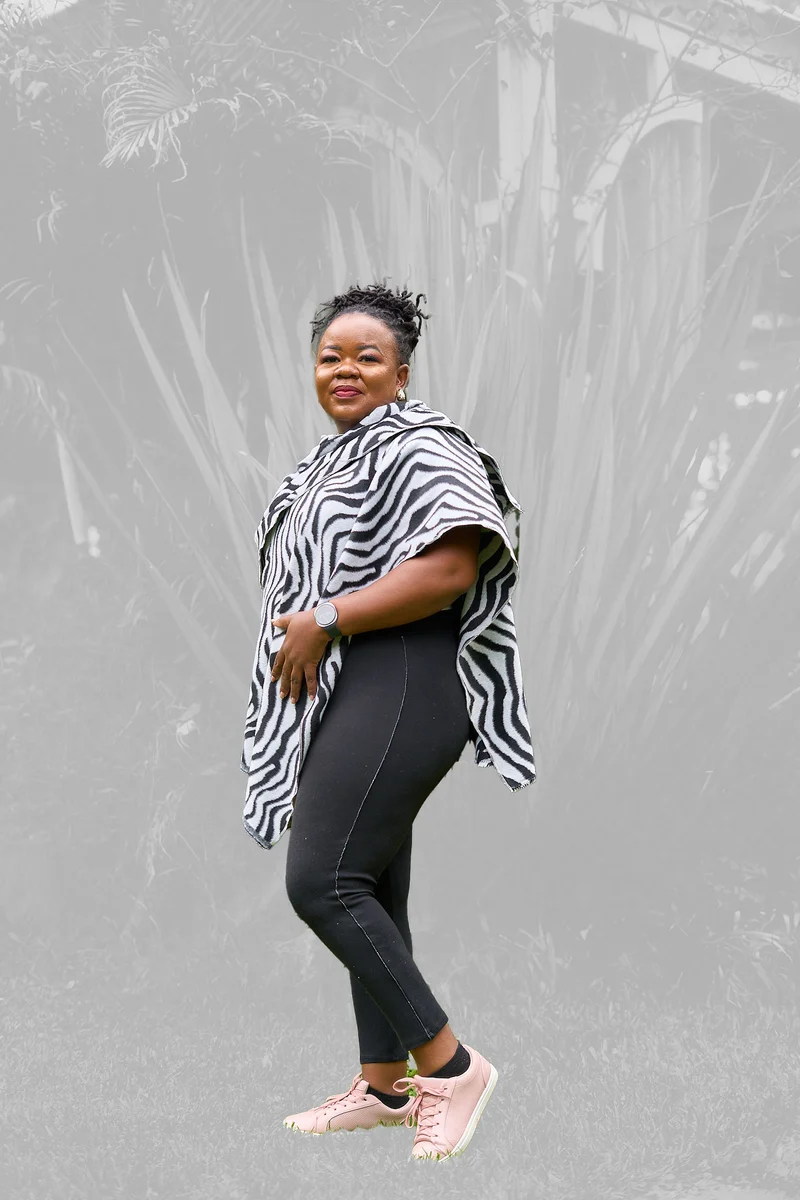 Kakiba Collections Terry Reversible Short Poncho - Black & White