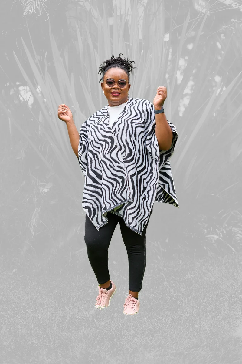 Kakiba Collections Terry Reversible Short Poncho - Black & White