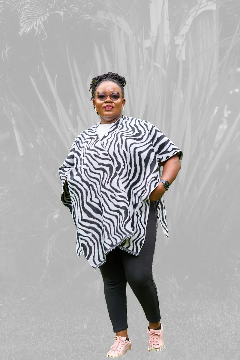 Kakiba Collections Terry Reversible Short Poncho - Black & White