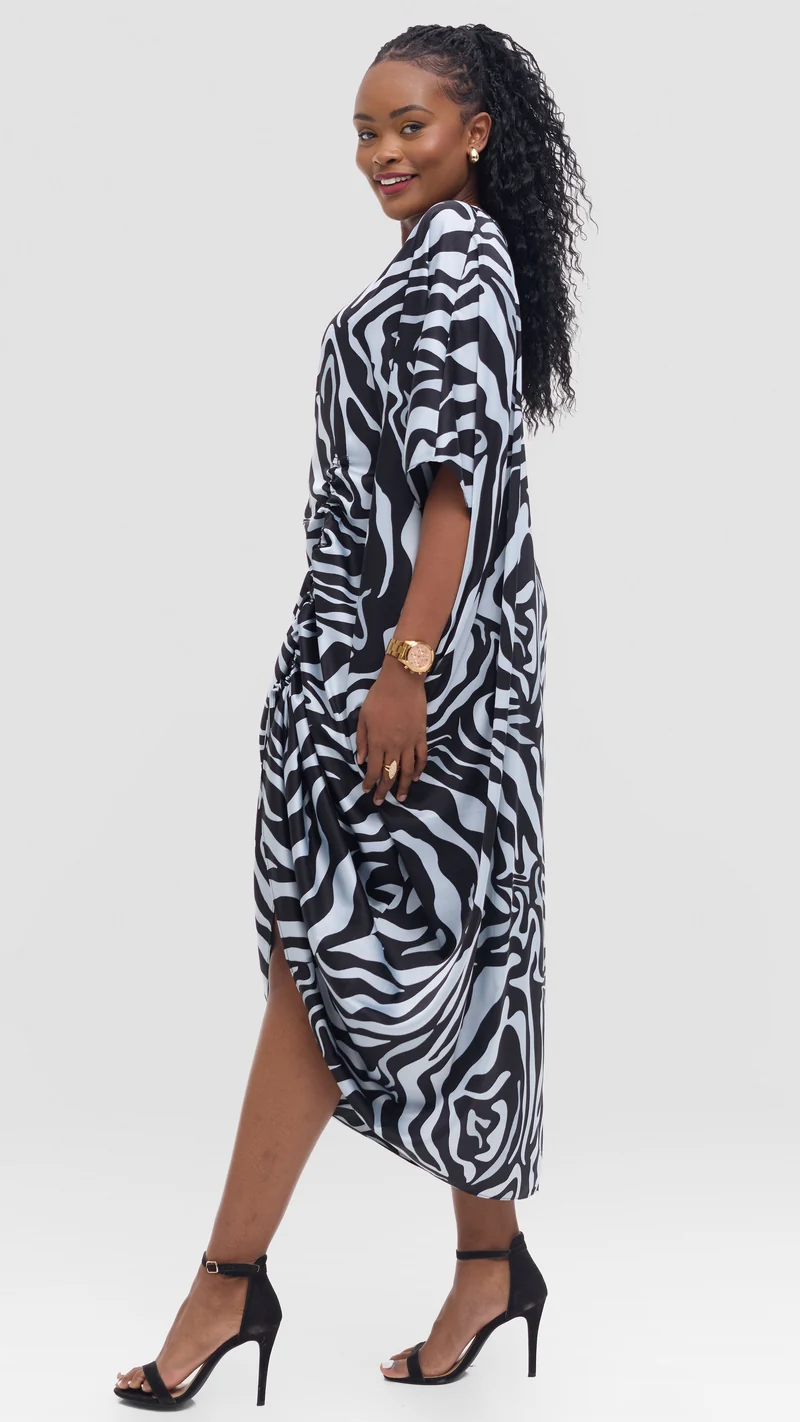 Vivo Liora Side Drawstring Kaftan Dress in Satin - Grey / Black Print