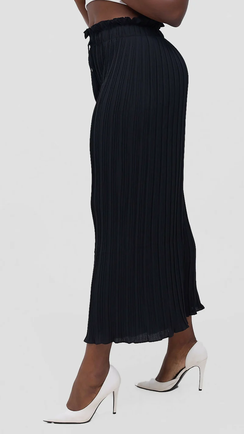 Hessed Long Loose Fit Pleated Culotte Pant - Black