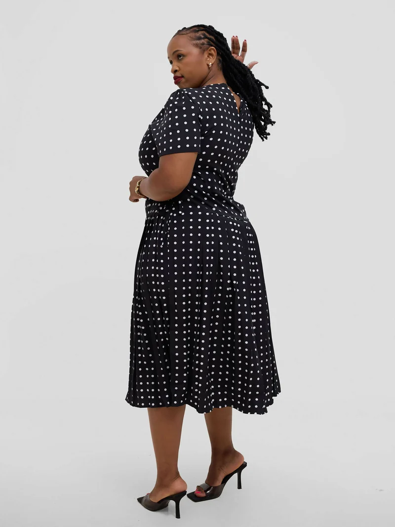 Hessed Polka Dot Short Sleaved Pleated With Belt Dress -Black