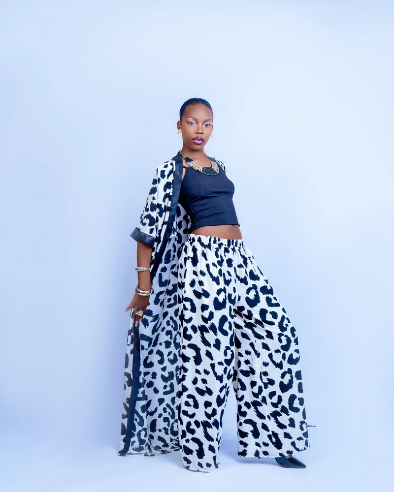 Afma Collection 2 Piece Set - Black / White