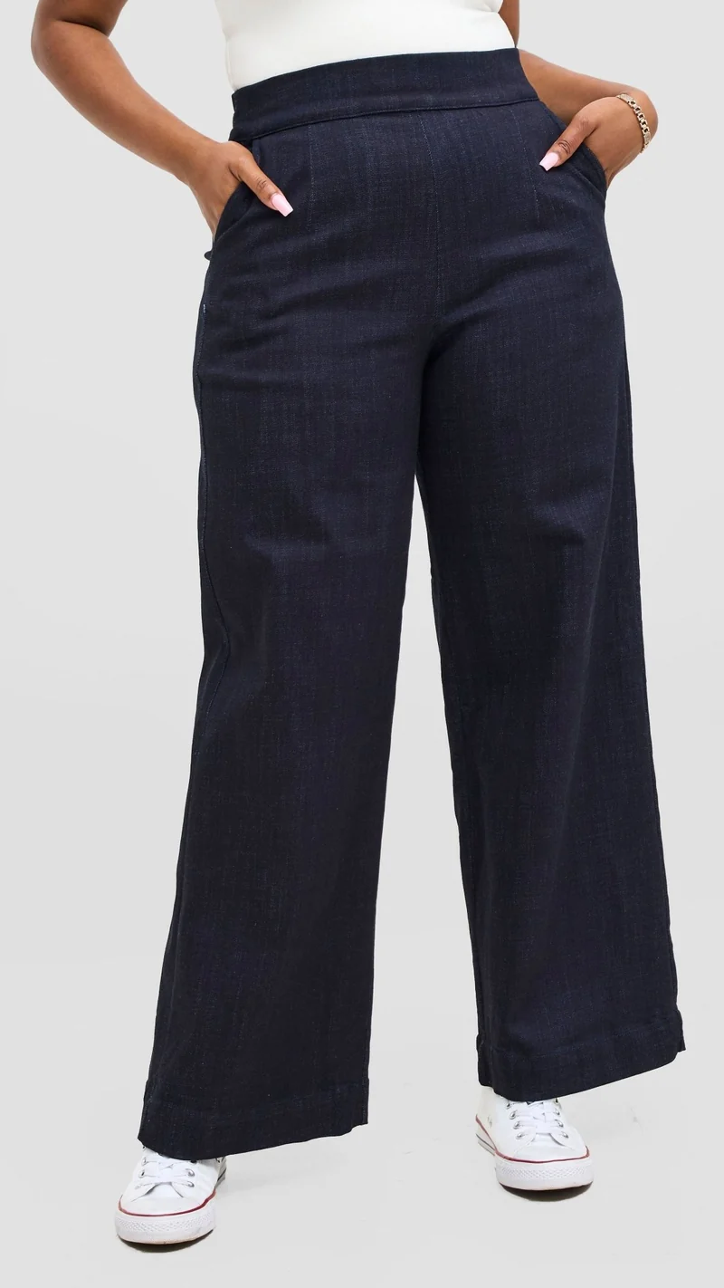 Vivo Straight Leg Pants in Denim - Navy