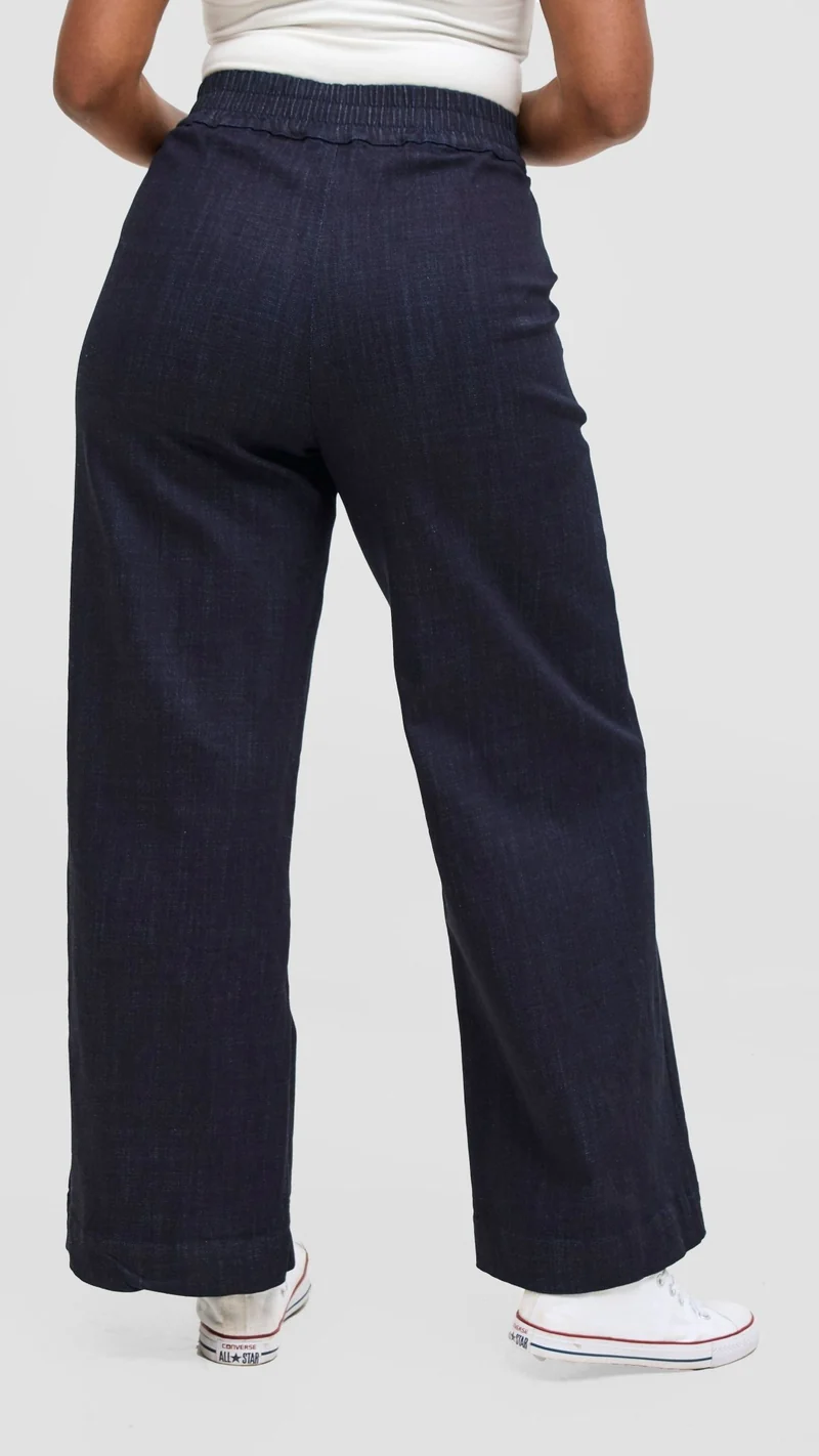 Vivo Straight Leg Pants in Denim - Navy