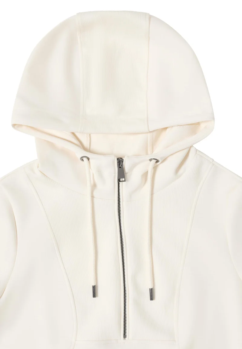Cecil Troyer with Hoody - 2_B303639_17466