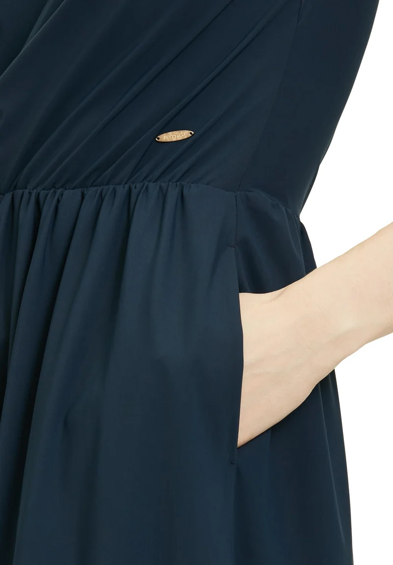 Betty & Co Kleid Lang ohne Arm - 38_13673864_8543