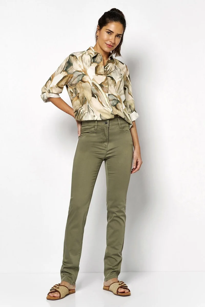 Toni be loved, Khaki khaki