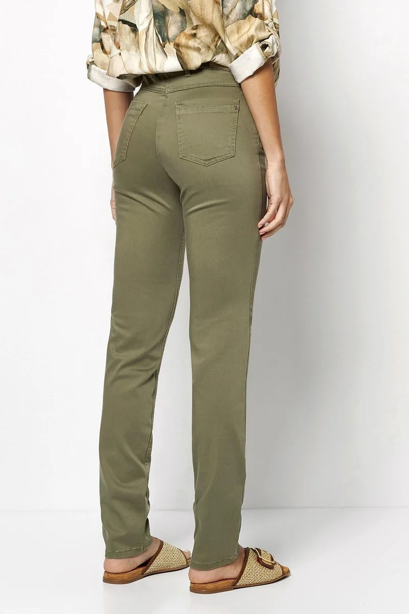 Toni be loved, Khaki khaki
