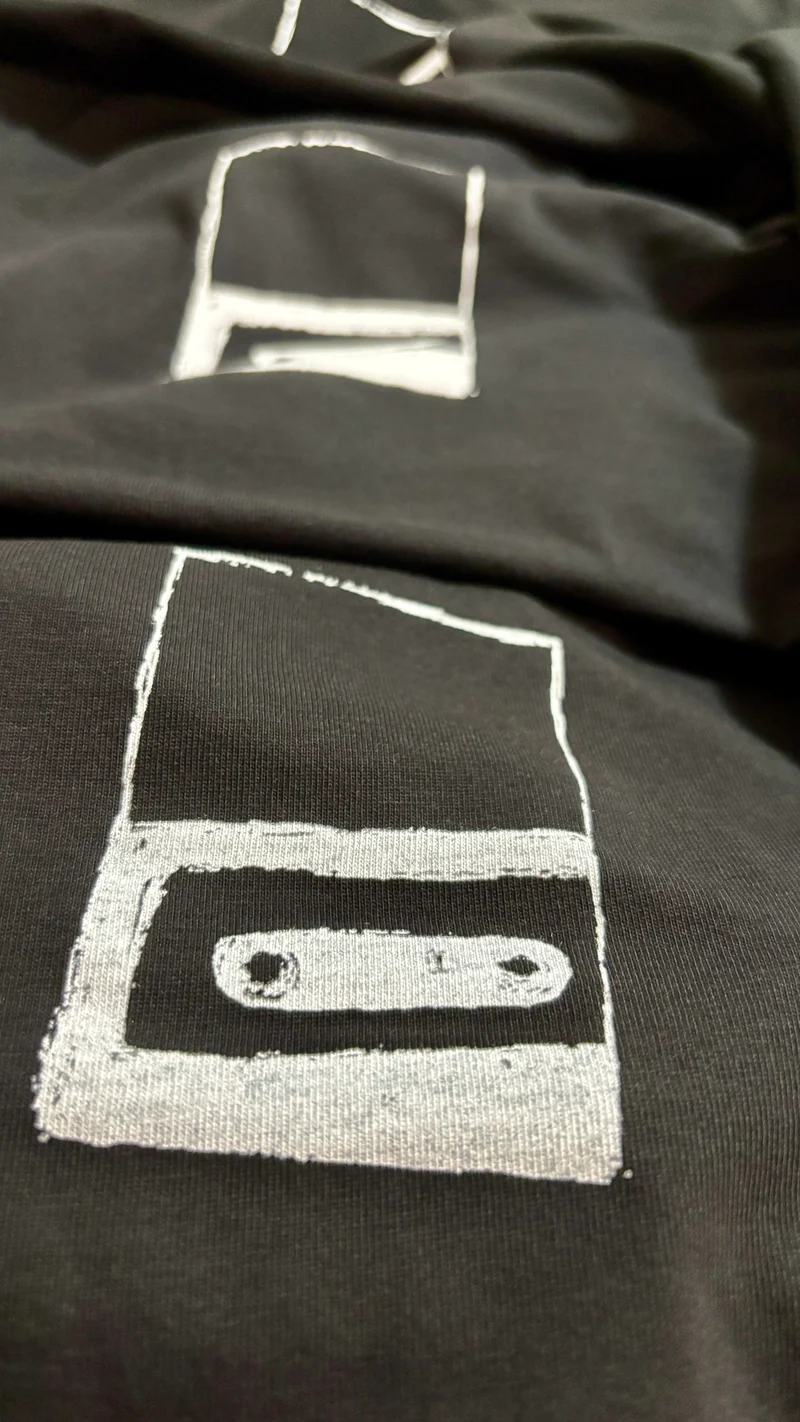 Tape Frame Unisex T-Shirt – handbedruckt