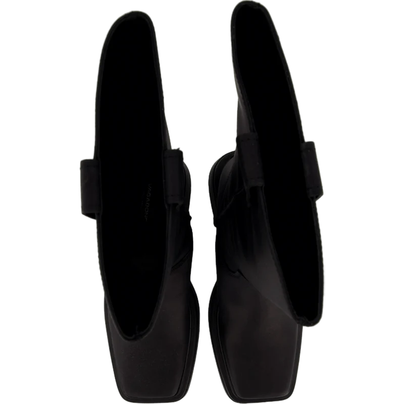Eyra Black