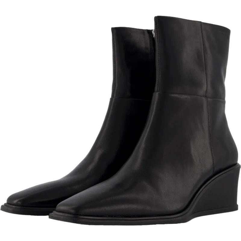 Aino Black