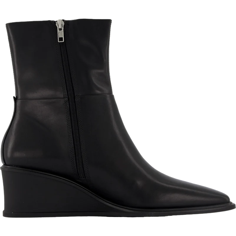 Aino Black