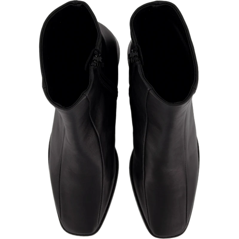Pega Black