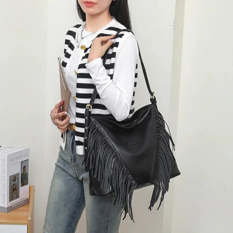 Women's Trendy Rivet Shoulder Messenger Handbag