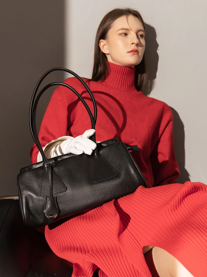 Classic Baguette Leather Shoulder Bag
